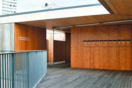 Garratt Lane: Balcony to one garrattroom flat