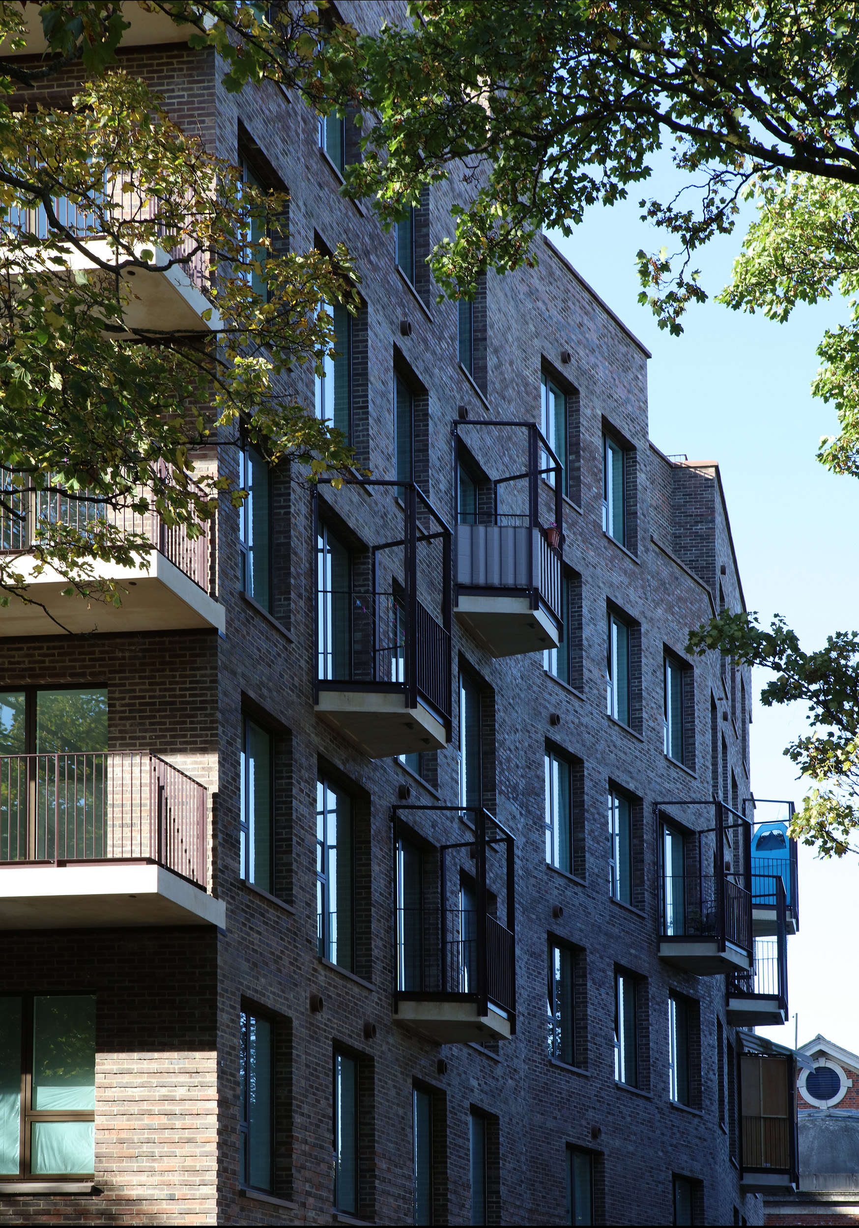 Inflected plan and indented roofline 