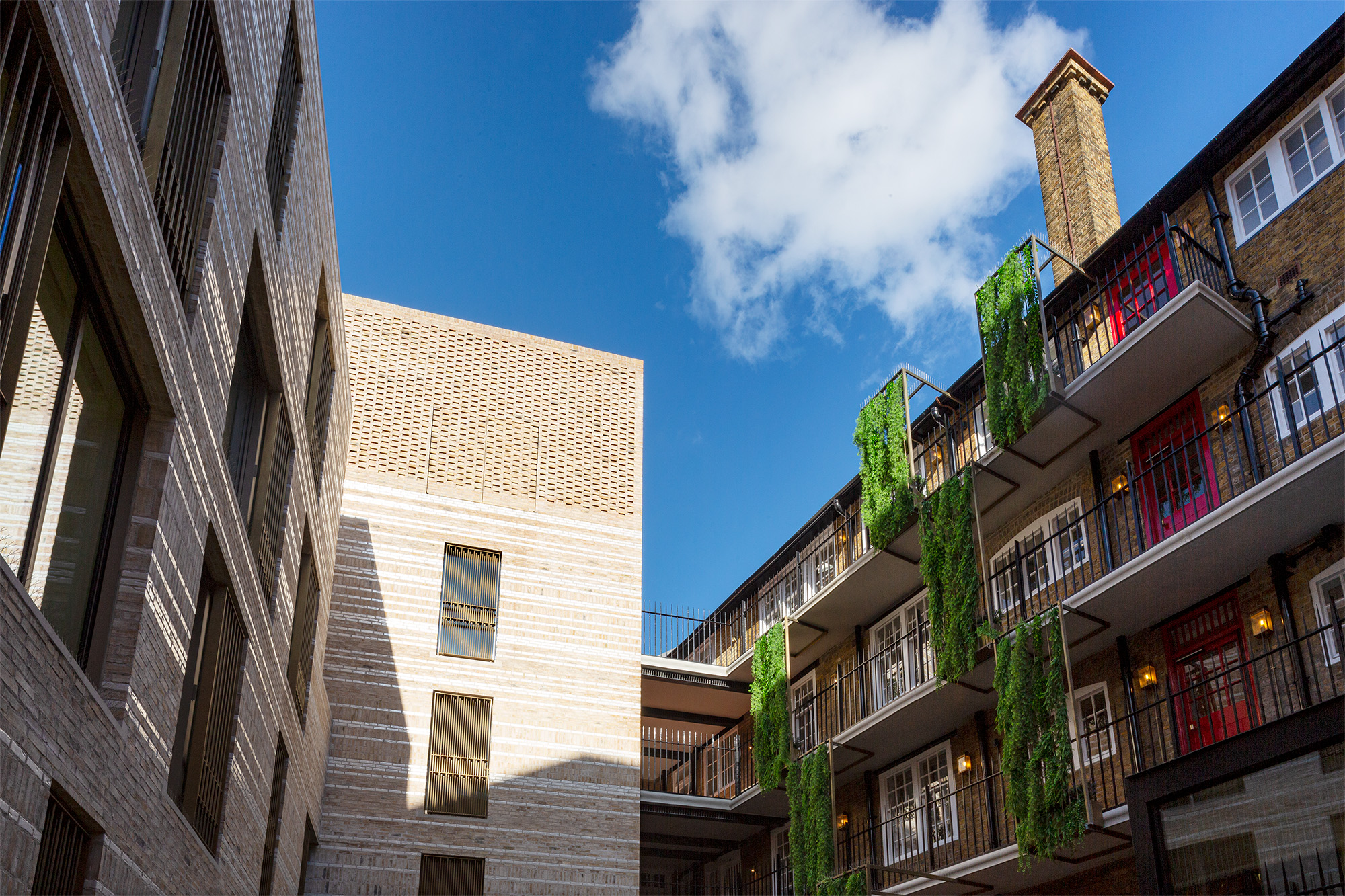 Junction between new and existing building